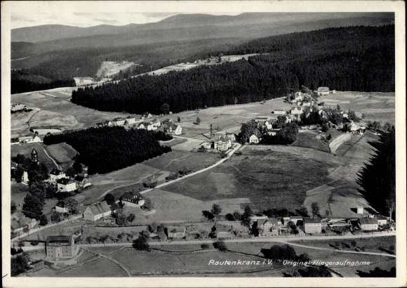 Ak Morgenröthe Rautenkranz in het Vogtland, panorama van de plaats, luchtfoto