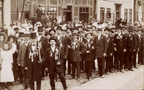 Photo Postcard Neustadt am Rübenberge, shooting festival, parade