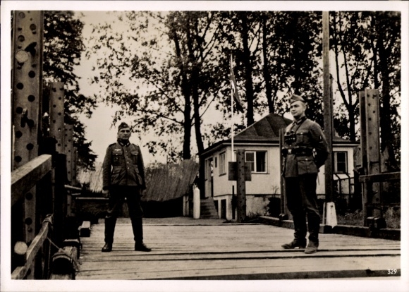 Foto Heinrich Hoffmann, Deutsches Zollhaus am Rheinufer, November 1939