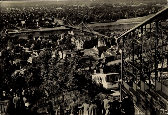 Ak Dresden Blasewitz, Aussicht auf Loschwitz und Blasewitz, Brücke, Stadtansicht, Menschen, Se...