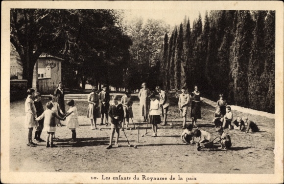Postcard Les enfant du Royaume de la paix, Children of the Belgian royal couple playing croquet