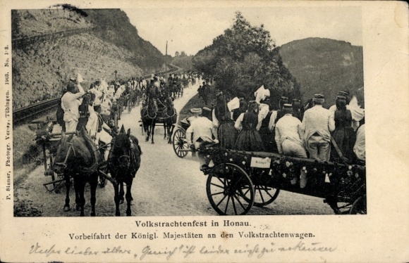 Ak Honau Lichtenstein in Württemberg, Volkstrachtenfest, Vorbeifahrt der Kgl. Majestäten
