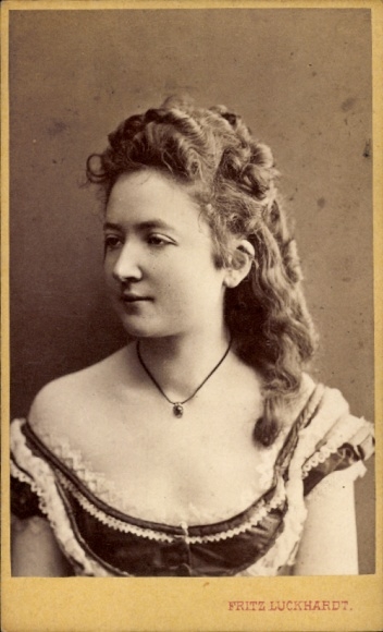 CdV Portrait, portrait of a Young Woman