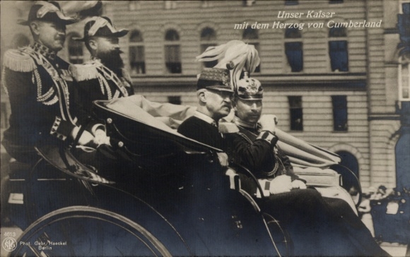 Ak Kaiser Wilhelm II. mit  dem Herzog von Cumberland, Kutsche
