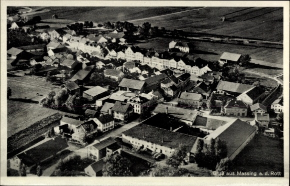 Ak Massing in Niederbayern, Luftaufnahme von Massing, Wohnsiedlungen, landwirtschaftliche Flächen