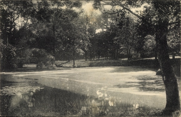 PC Hamburg Eimsbüttel Niendorf, park section on Eidelstedter Weg, pond, landscape view