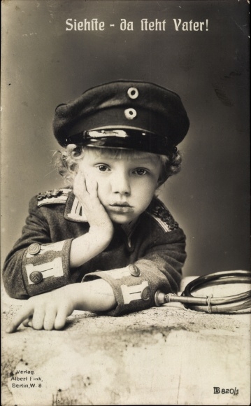 Postcard You see, there stands father, boy in uniform, map of the theater of war