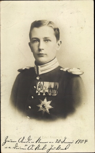 Postcard Eitel Friedrich Prince of Prussia, portrait in uniform, medal