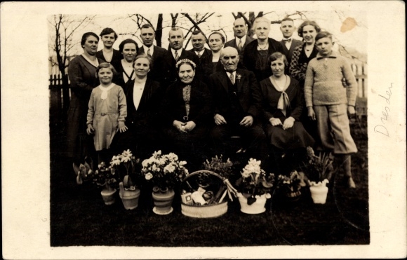 Photo Postcard Klingenberg in the Erzgebirge of Saxony, golden wedding, party with flower baskets