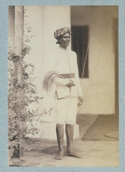 Photo Singapore, Servant, Turban, Broom, circa 1880