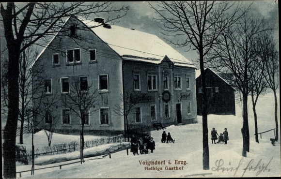 PC Voigtsdorf Dorfchemnitz in the Ore Mountains, Helbigs Gasthof, winter view, children with sleds