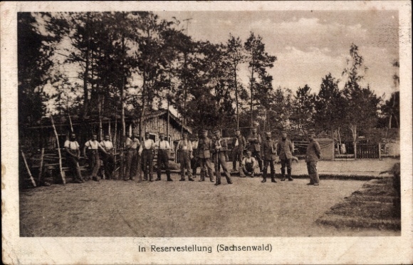 Postcard Sachsenwald Hofriede Aumühle in the Duchy of Lauenburg, in reserve position, soldiers in uniform