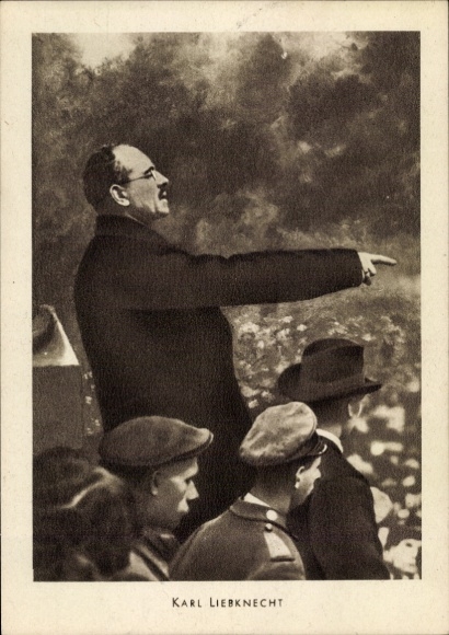 Ak Karl Liebknecht, Marxist, Antimilitarist, Ausgestreckter Arm bei einer Rede, Gestik, ZK der KPD