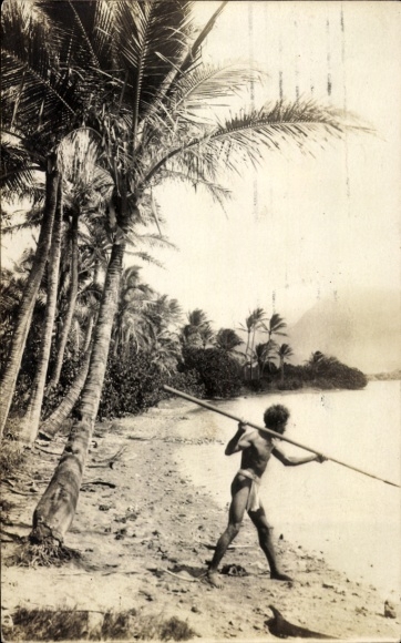 Ak Hawaii USA, strand, man met speer