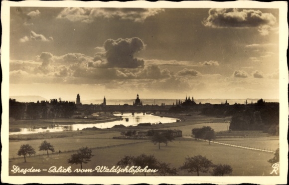 Ak Dresden Altstadt,  Blick vom Waldschlösschen, Fluss, Bäume, Wolken
