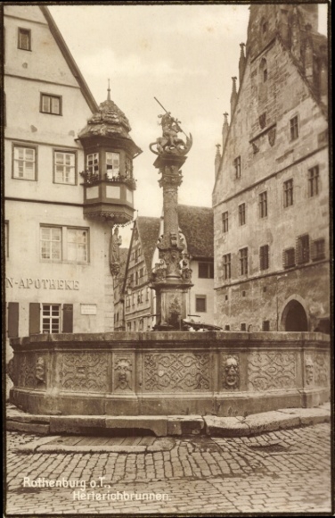 Ak Rothenburg ob der Tauber, Herterichbrunnen, Apotheke