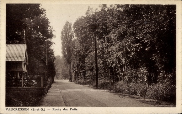 Ak Vaucresson Hauts de Seine, Straße, Bäume, wenige Gebäude, ländliche Szene