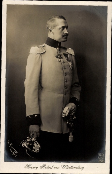 Postcard Duke Robert of Württemberg, portrait in uniform, spiked helmet