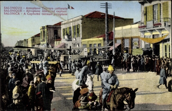 Postcard Thessaloniki Greece, captured German military aircraft, transport through the streets, I.WK