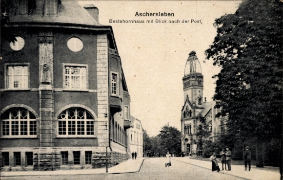Ak Aschersleben im Salzlandkreis, Bestehornhaus mit Blick nach der Post