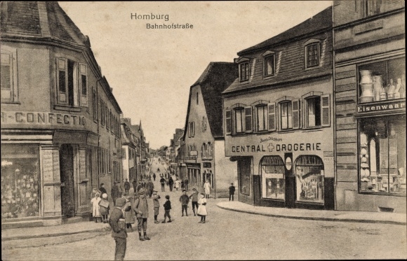 PC Homburg in the Saarpfalz district, view of Bahnhofstrasse, passers-by, Central drugstore