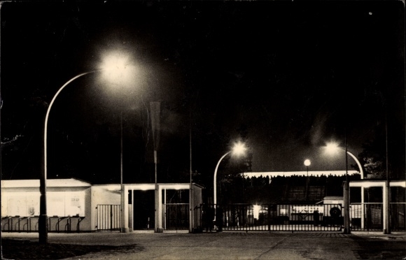 Postcard Weißwasser in Upper Lusatia, artificial ice stadium Wilhelm Pieck