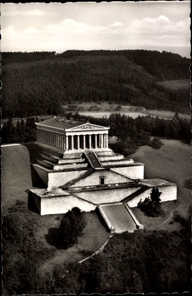 Ak Regensburg an der Donau Oberpfalz, Walhalla Denkmal, Luftaufnahme, beeindruckende Architektur