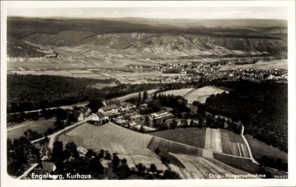 KP Engelberg Kanton Obwalden Szwajcaria, widok z lotu ptaka na dom uzdrowiskowy, szeroki krajobraz, góry w tle