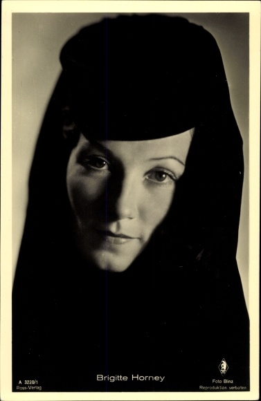 Postcard actress Brigitte Horney, Ross Verlag A 3220 1, portrait, hat with veil
