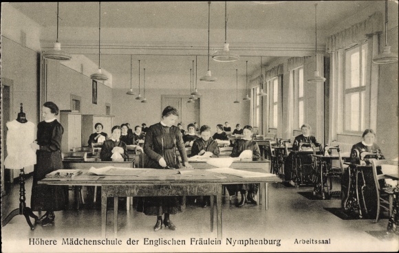 KP Higher Girls' School of the English Miss Nymphenburg, pracownia, maszyny do szycia