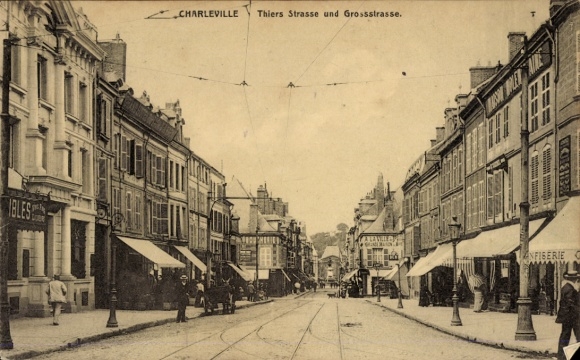 Ak Charleville Mézières Ardennes, Thiers Strasse, Grossstrasse,  Straßenansicht, Geschäfte