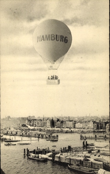 Postcard Hamburg, balloon over the city