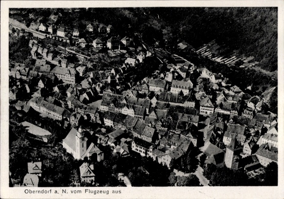 Ak Oberndorf am Neckar, Luftaufnahme von Oberndorf, viele Häuser, Kirche sichtbar