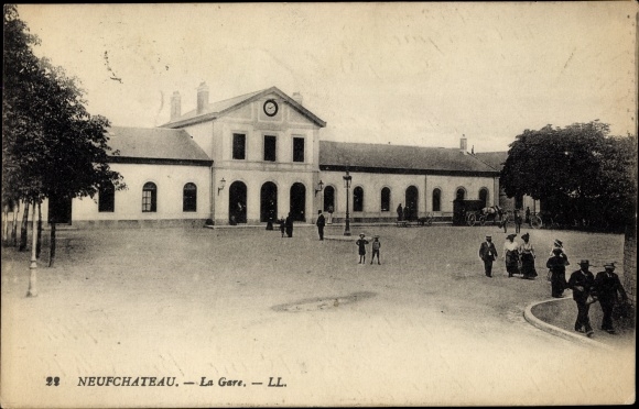 Postcard Neufchâteau Lorraine Vosges, La Gare, train station from the street side