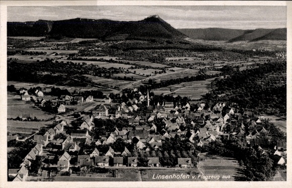 Ak Linsenhofen Frickenhausen in Württemberg, Luftaufnahme,  dörfliche Landschaft, Berge im Hinter