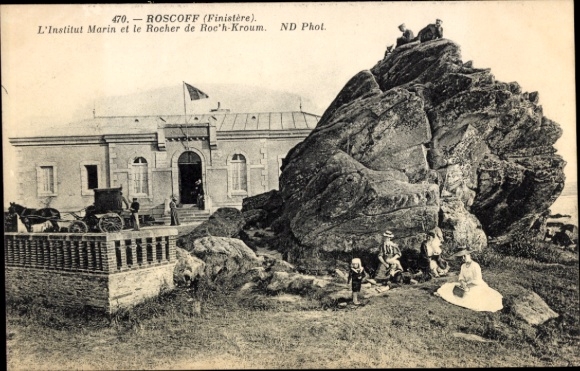 PC Roscoff Finistère, Institut Marin, Rocher de Roc'h-Kroum, rocks, people, architecture