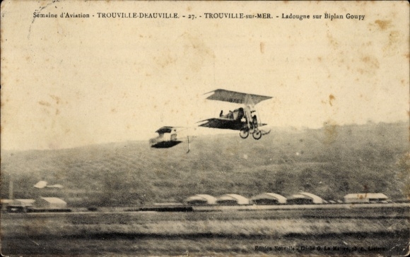 Ak Deauville sur Mer Calvados, Ladougne sur Biplan Goupy