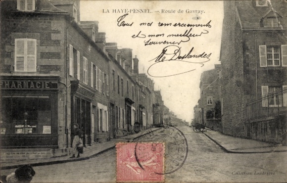 CPA La Haye Pesnel Manche, Route de Gavray, Pharmacie