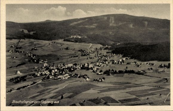 Ak Bischofsgrün im Fichtelgebirge, Ortsansicht, Fliegeraufnahme