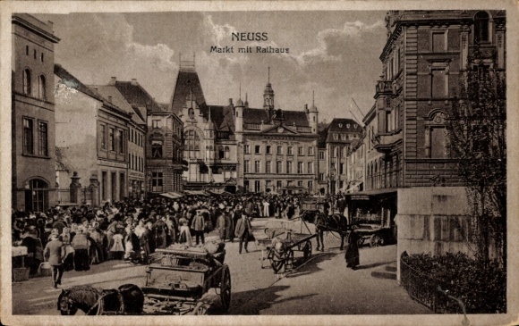 Postcard Neuss am Rhein, market with town hall, many people, vehicles, Neuss