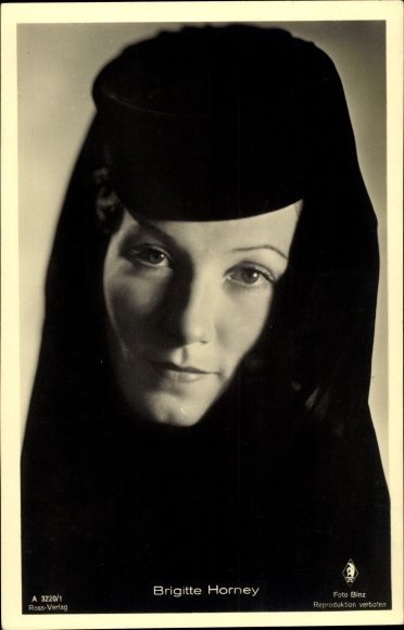 Postcard actress Brigitte Horney, Ross Verlag A 3220 1, portrait, hat with veil