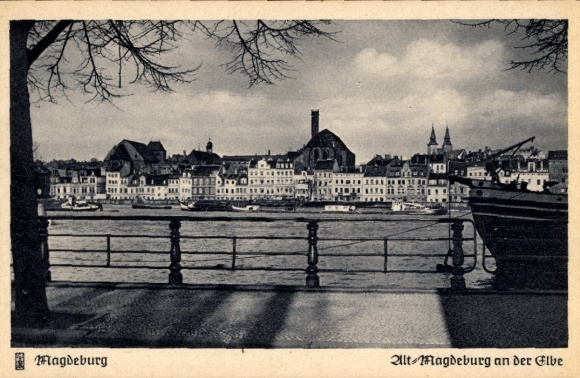 Postcard Magdeburg on the Elbe, view to the old town, bank
