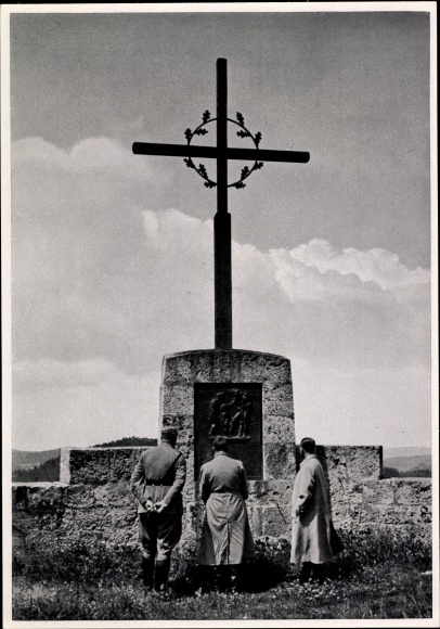 Sammelbild Werk 15 Adolf Hitler Nr. 2 Der Führer in Franken, Gefallenendenkmal in Hiltpoltstein