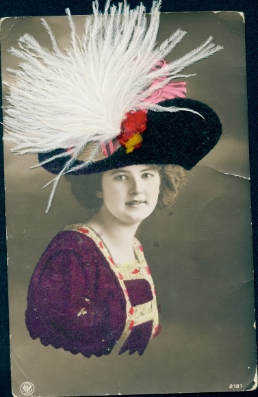 Cloth Postcard portrait of a woman, feather hat