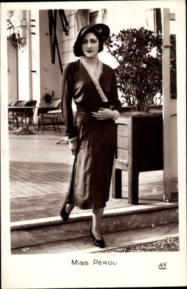 Postcard Miss Perou, portrait