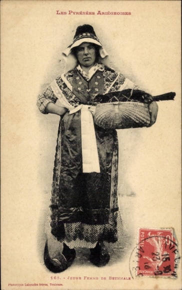 Ak Bethmale Ariège, Frau in Tracht, Korb