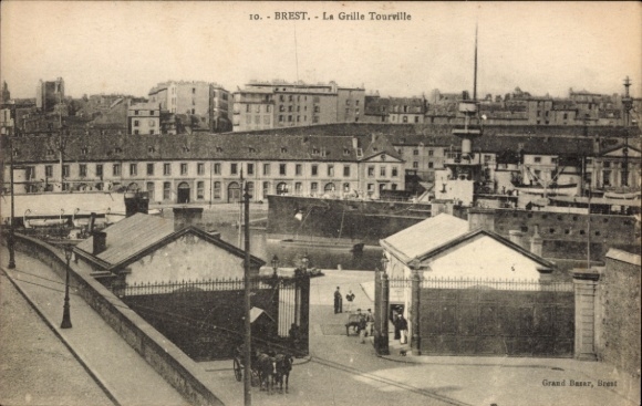 Ak Brest Finistère, Hafenansicht, La Grille Tourville,  Gebäude, Schiffe