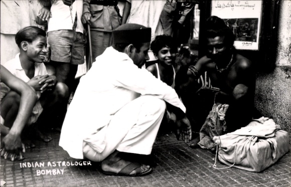 Photo Postcard Mumbai Bombay India, Indian Astrologer