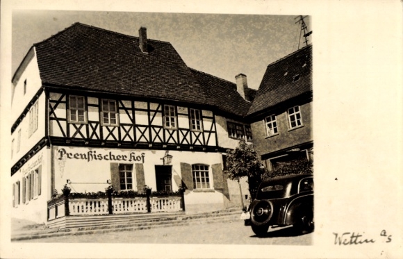 Ak Wettin Löbejün im Saalekreis, Preußischer Hof,  Architektur, Auto, Wettin