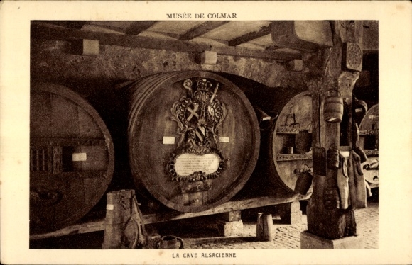 Ak Colmar Kolmar Elsass Haut Rhin, Musee de  La Cave Alsacienne, große Holzfässer, Wappen